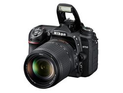 D7500はレンズキットで買うと損をするって本当？